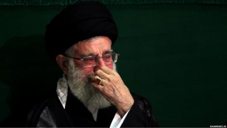  گریه زاری آقا در ایام فاطمیه  - درشکوه از احمدی‌نژاد